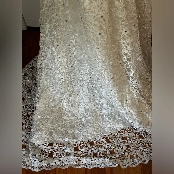 Wedding Dress - Picture 4 of 6